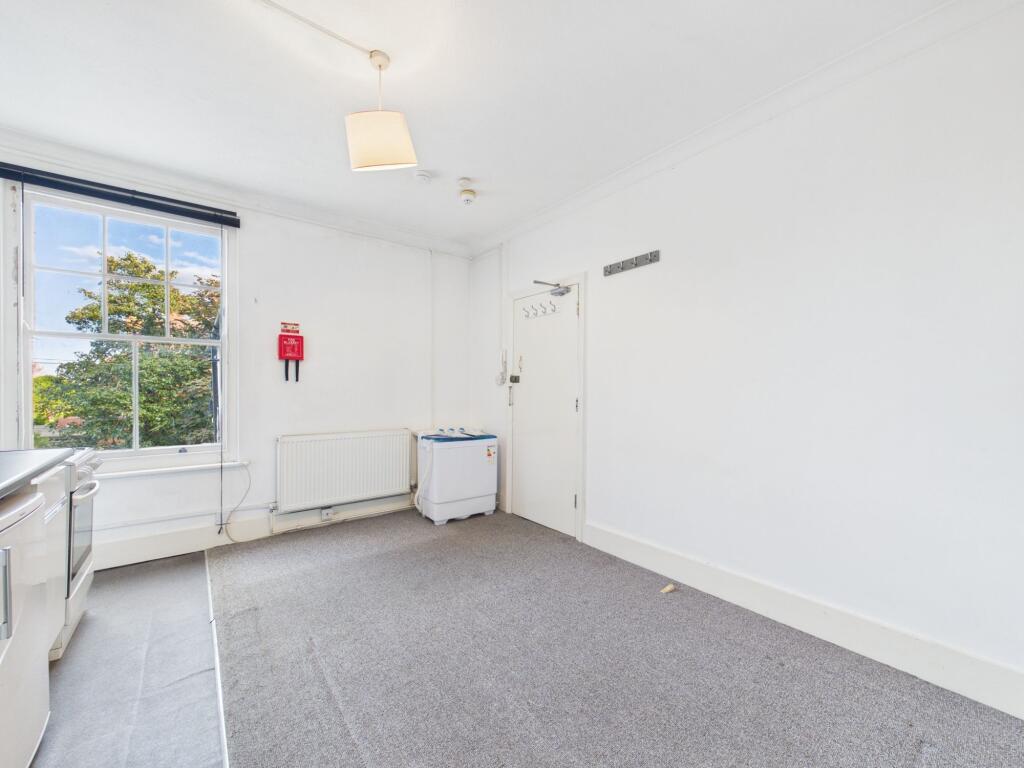 Apartment in Worthing, Broadwater - View 4
