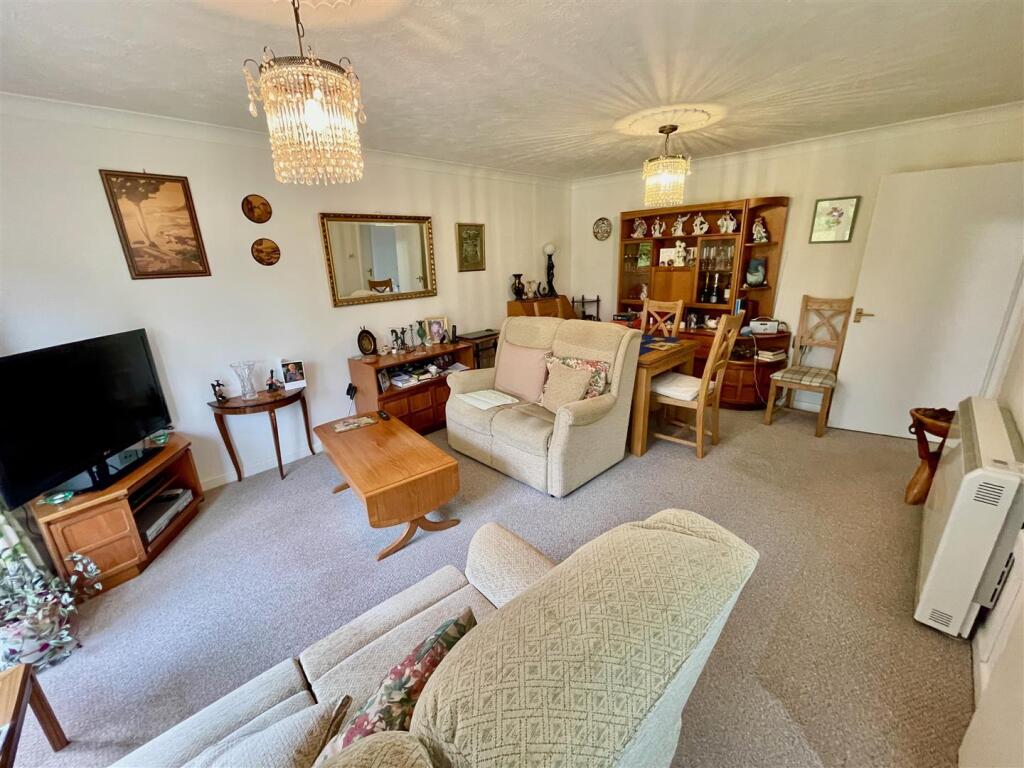 Consort Village, Hartley photo 3