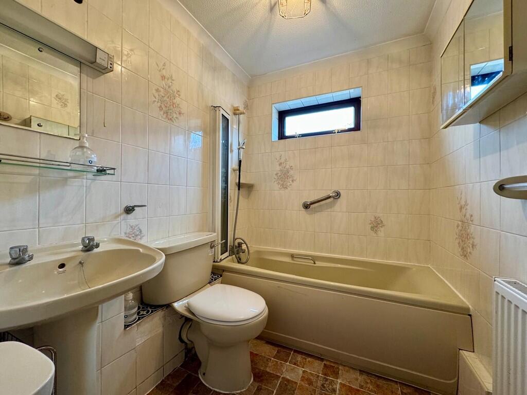 Midguard Way, Maldon photo 4
