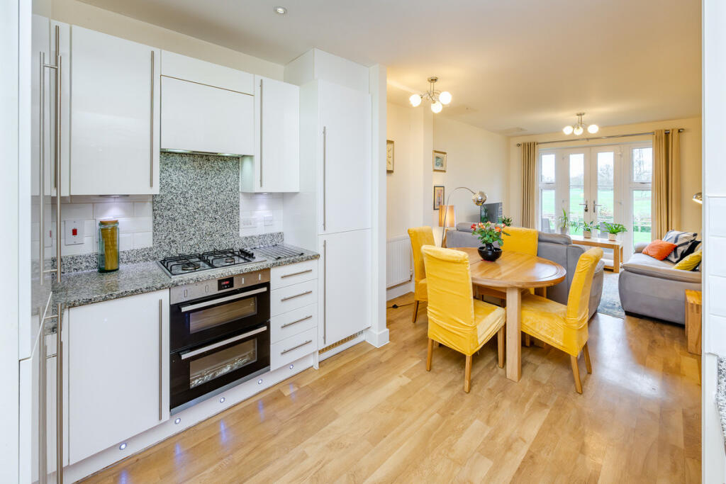 Apartment in Woking, Surrey - View 5