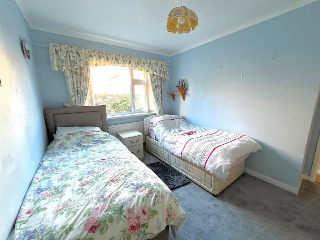 Willows Drive, Hornsea photo 2