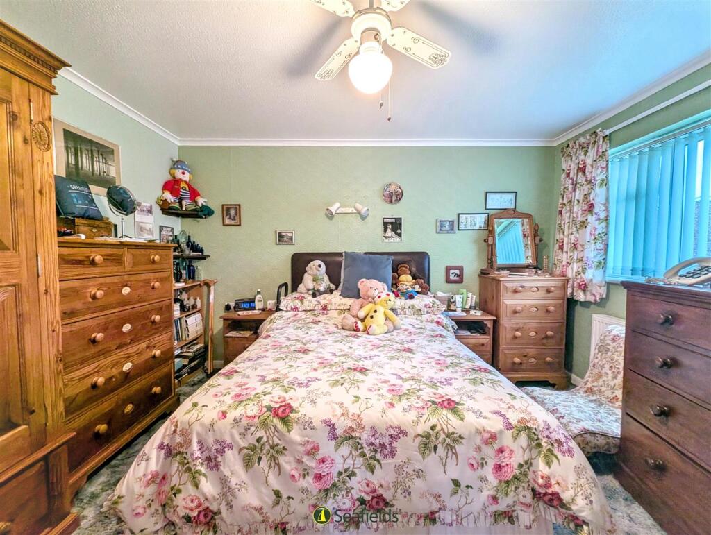 House in Ryde, Oakfield - More