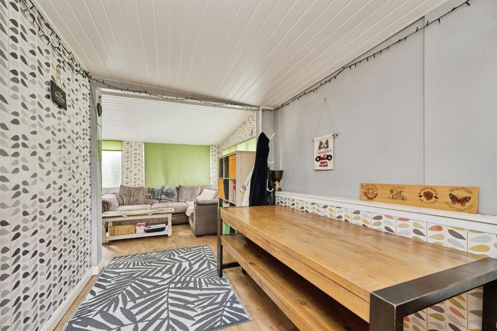 House in Huntingdonshire, Alwalton - More