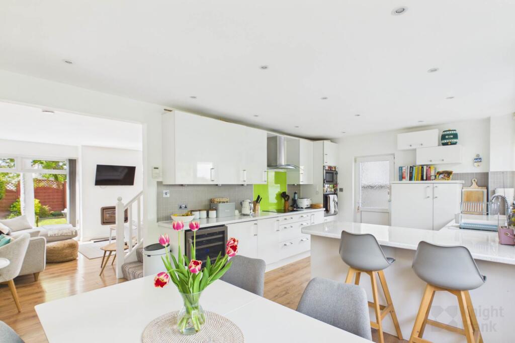 House in London, Morden - View 2