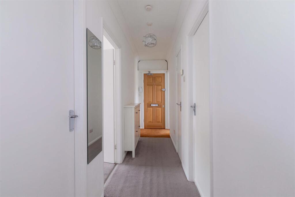 Apartment in Maidenhead, Bray Wick - View 4