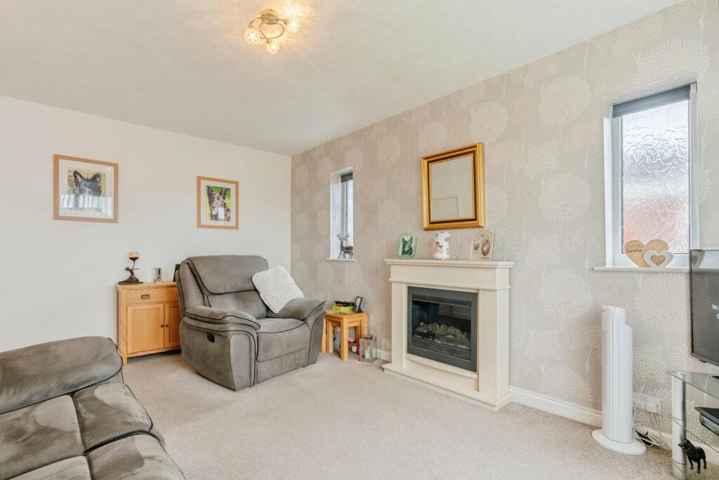 Crow Wood Avenue, Burnley, Lancashire, BB12 - View 5