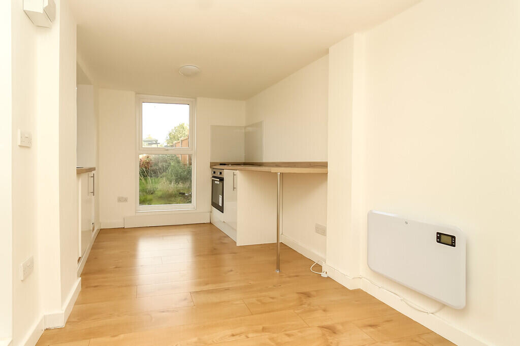 House in Northampton, Wellingborough - View 5
