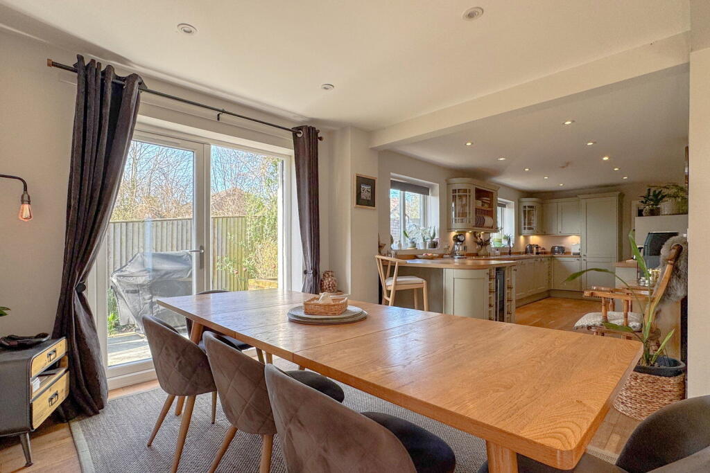 House in Alresford, New Alresford - More