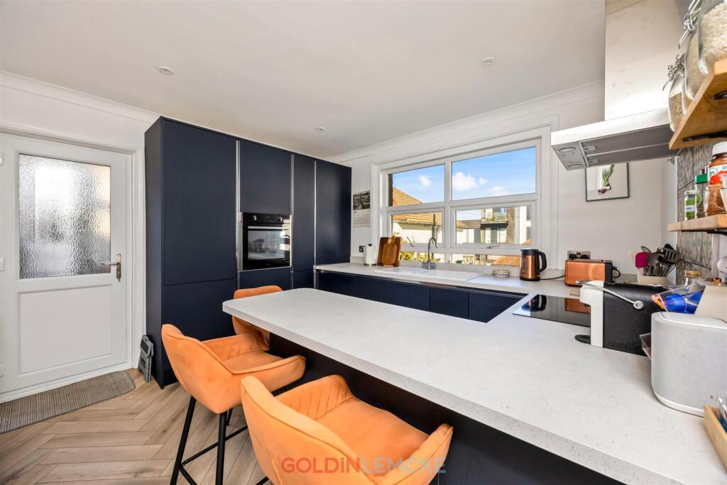 Apartment in Hove, Hangleton - View 5
