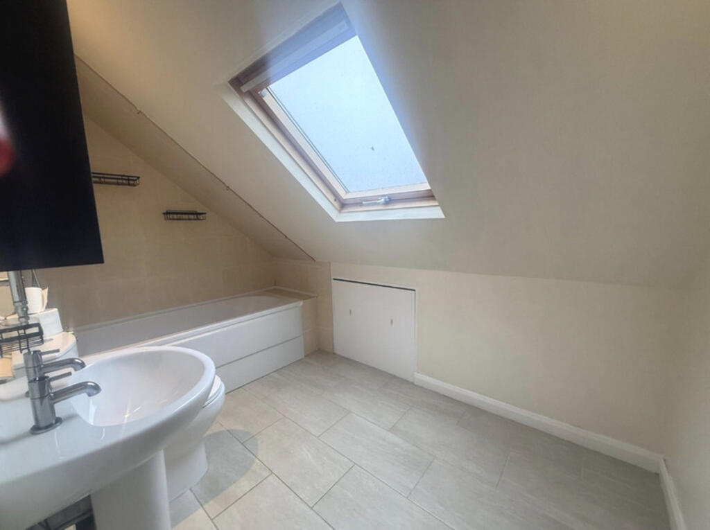 Stoke Lane, Patchway, BS34 - More