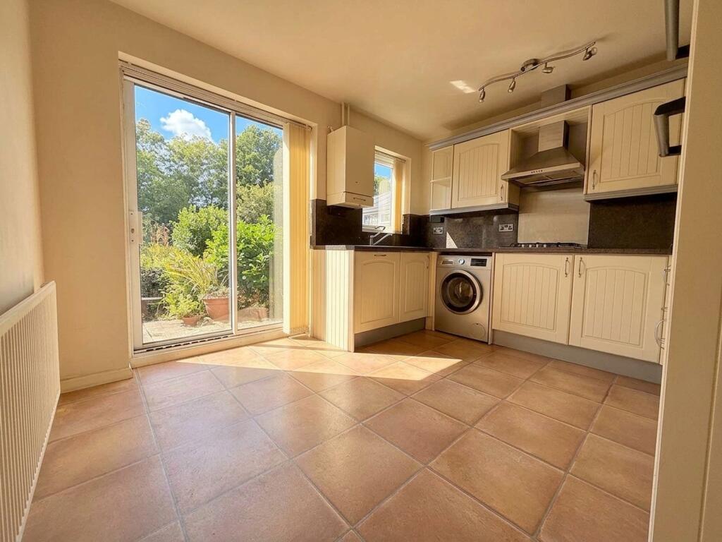 House in Huddersfield - View 4