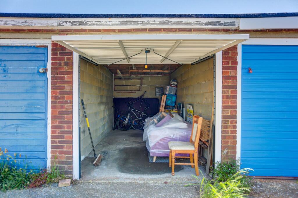 Rowan Close, Portslade, BN41 photo 3