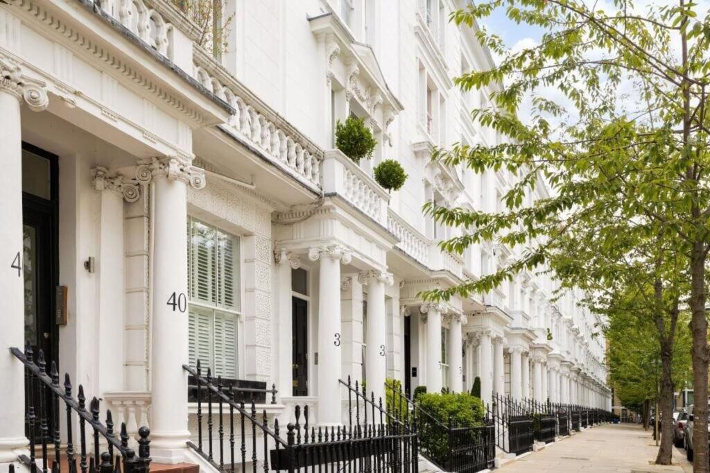 Main image of property: Palace Gardens Terrace, London