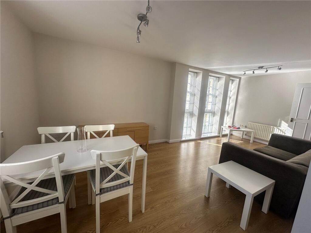 Apartment in Wakefield - More