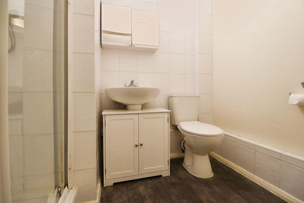 Apartment in Slough - View 5