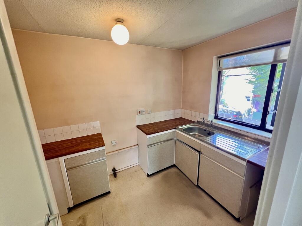 Apartment in London, Hanwell - View 5