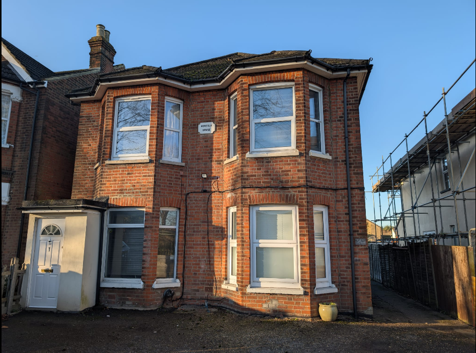 1-bed flat on Maybury Road, Woking, GU21, £154,000