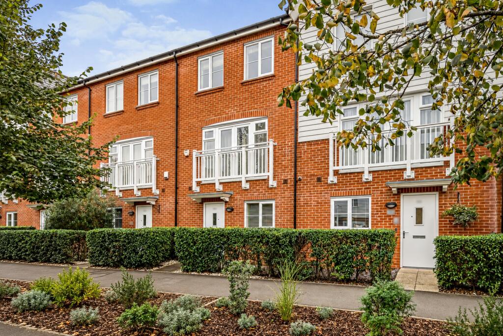 4-bed terraced on Chequers Avenue, High Wycombe, Buckinghamshire, HP11, £500,000