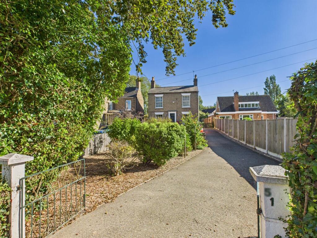 3-bed detached on South Street, Alford, £299,950