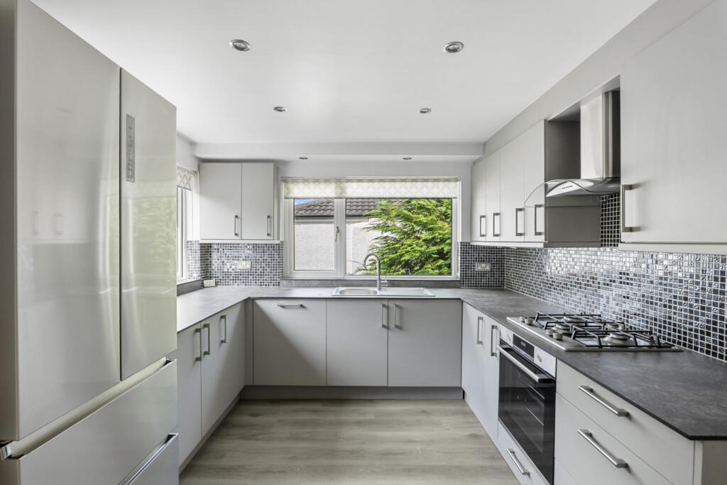 14 Greenwood Drive, Bearsden, G61 2HA - More