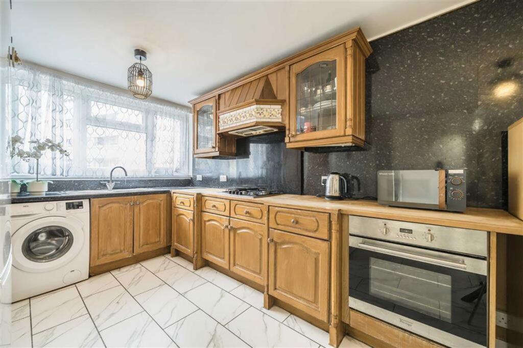 3 bedroom flat for rent
