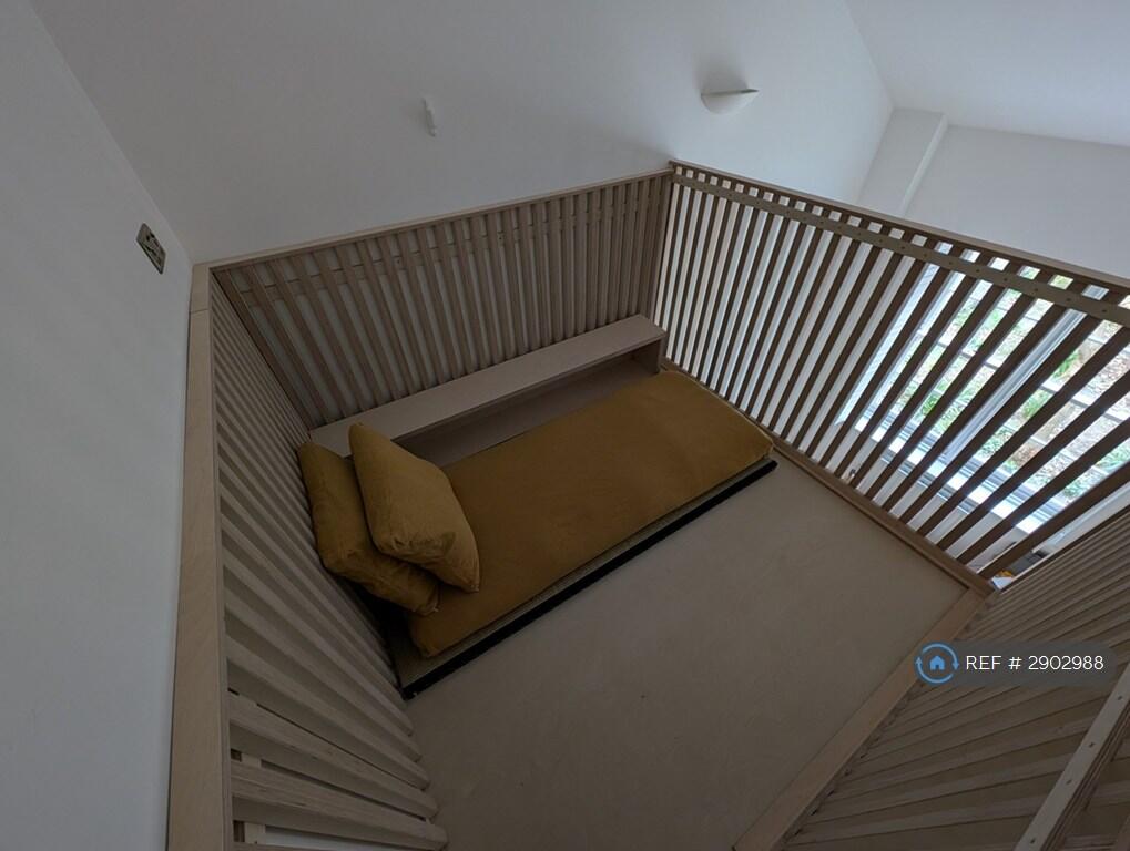 2 bedroom semi-detached house for rent