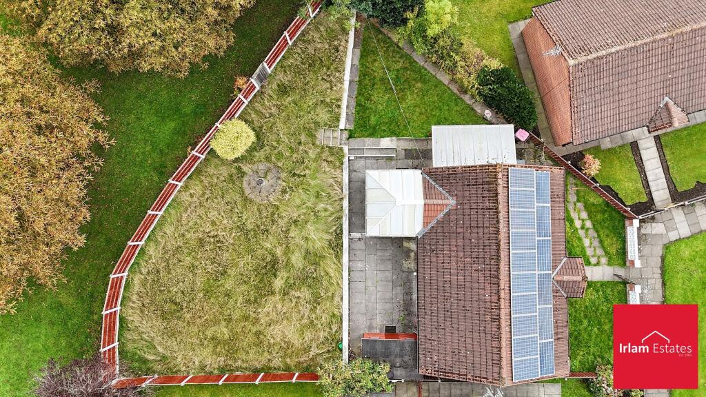 2 bedroom detached bungalow for sale in Fairhills Road, Irlam, M44 - View 3