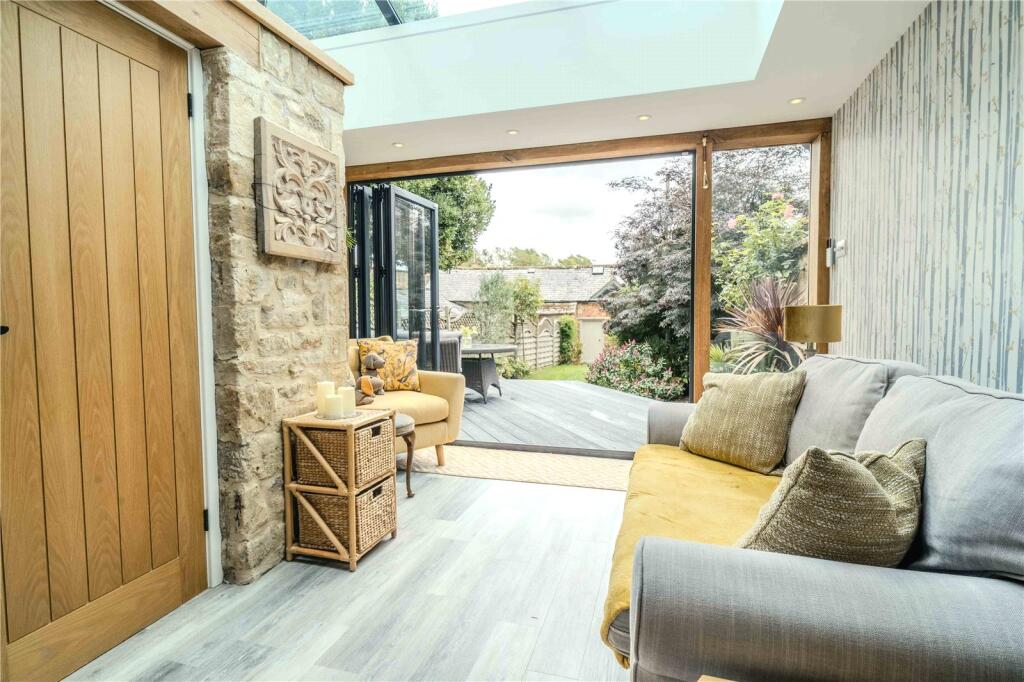 Phoenix Place, High Street, Chipping Campden, GL55 photo 4