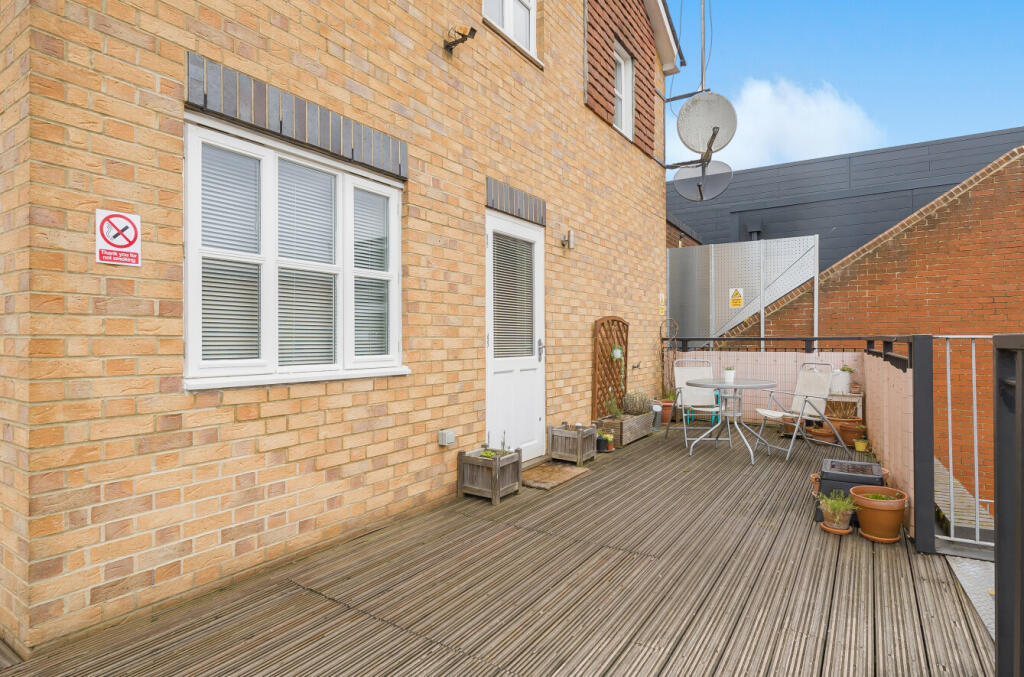 Regency Way, Riverside, Bishop's Stortford, Hertfordshire, CM23 photo 2