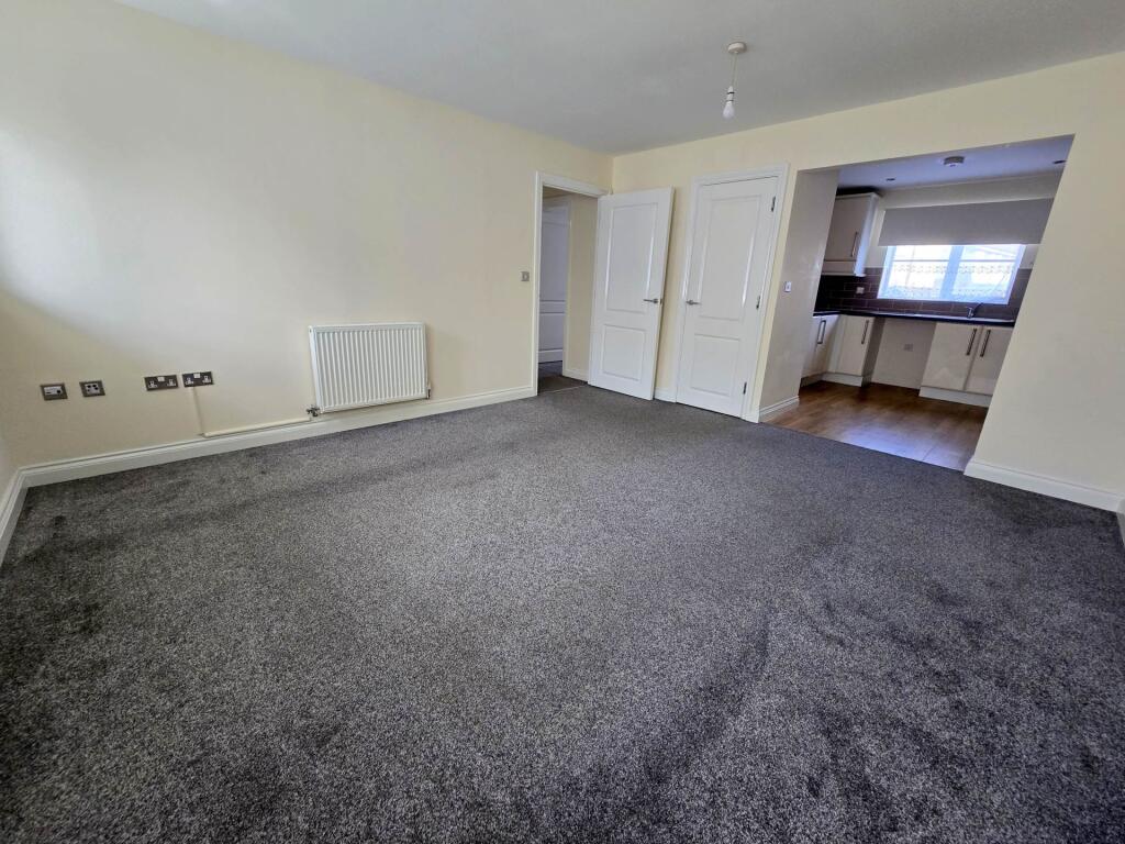93, Watkins Way, Bideford photo 3