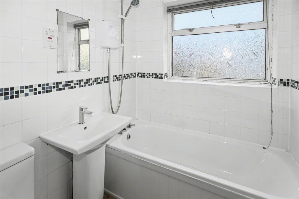 Zelham Drive, Canvey Island photo 3
