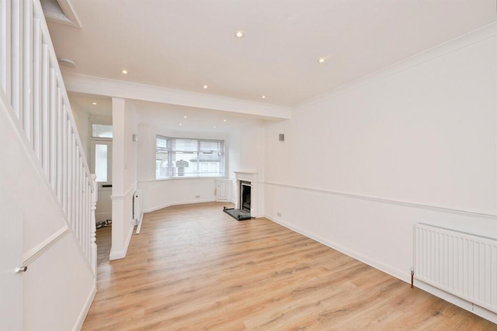 House in Epping Forest, Roundhills, Waltham Abbey - View 4