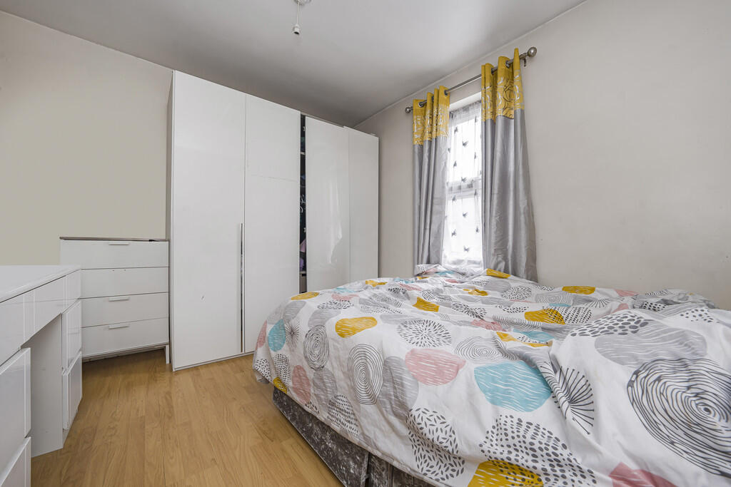 House in Uxbridge, Cowley - More