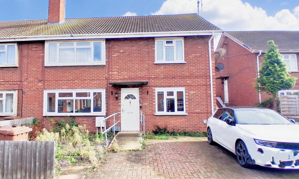 2-bed flat on Coronation Avenue, Whittlesey, Peterborough, £100,000