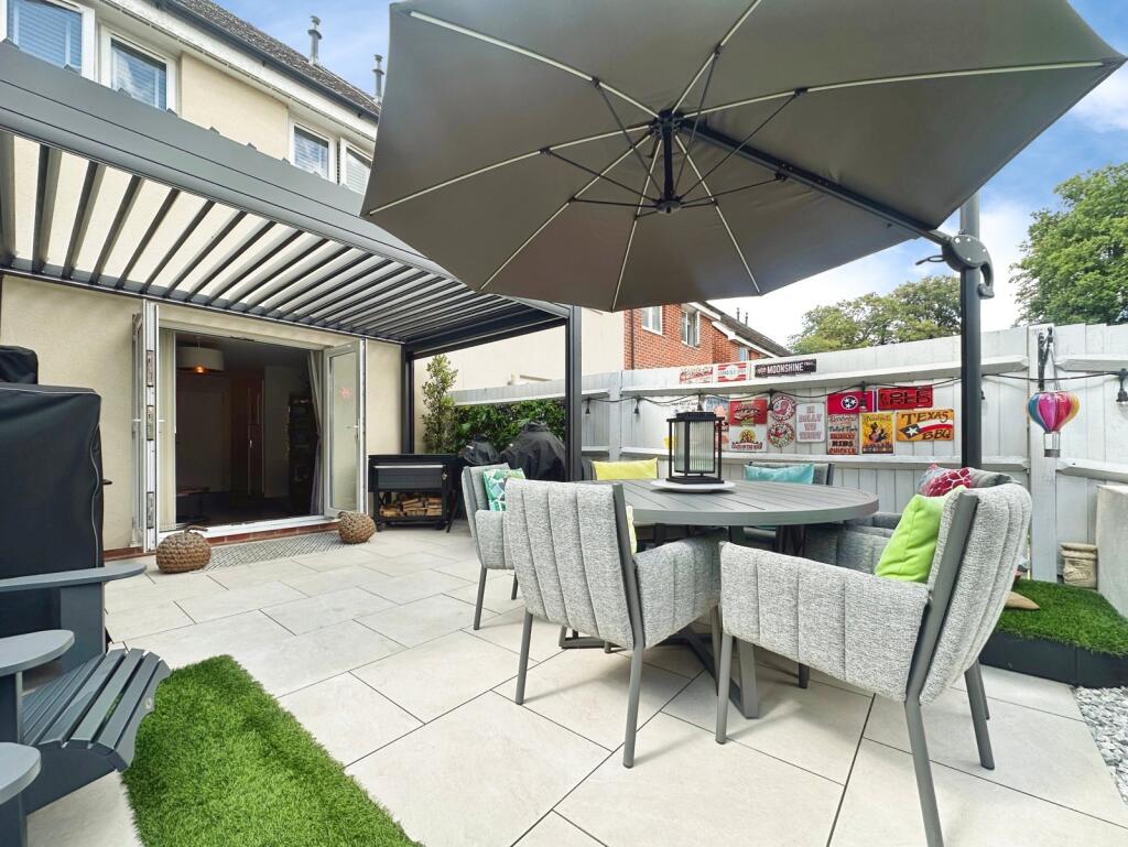 House in Basingstoke and Deane, Black Dam - More