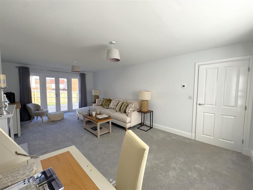 House in Chickerell, Putton - More
