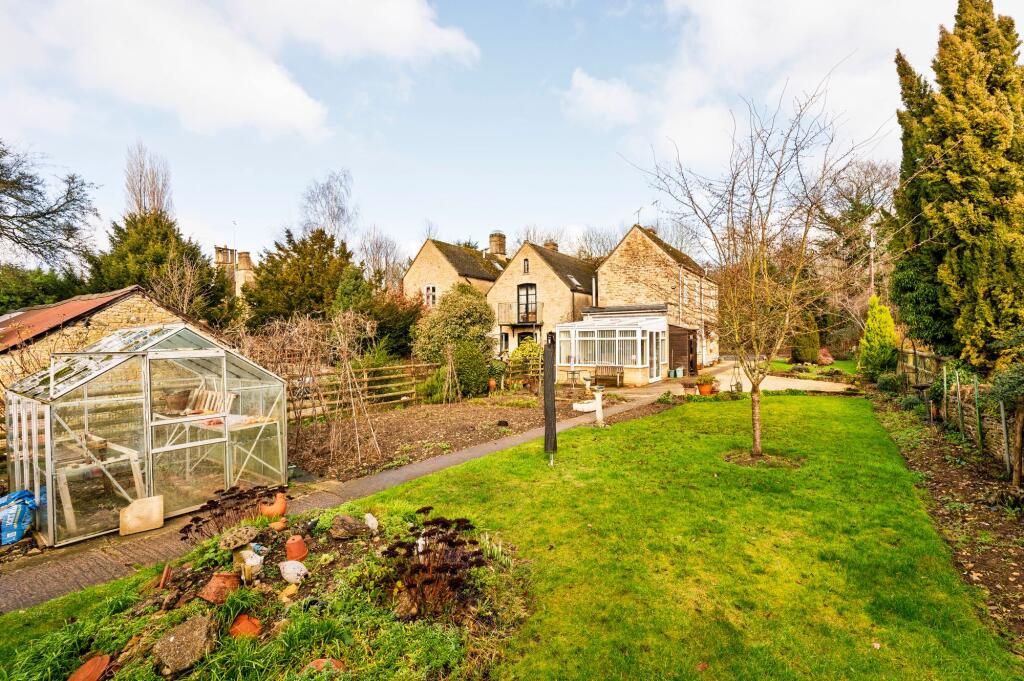 House in Gloucester - View 4
