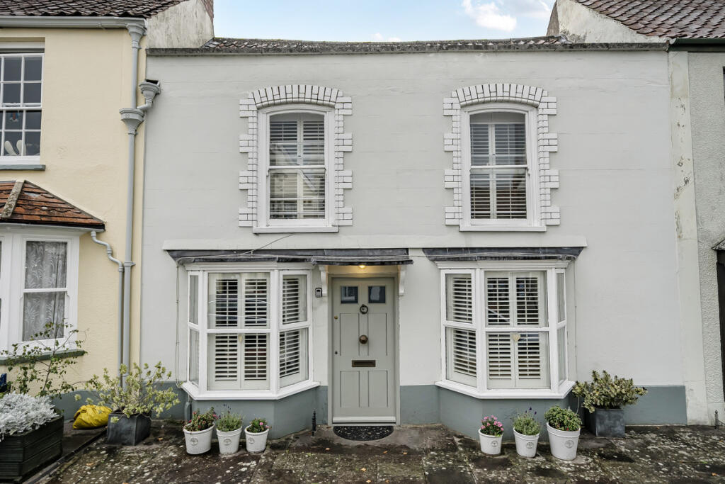 3-bed terraced on High Street, Bristol, BS35, £375,000