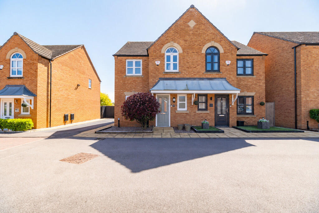 Croft Close, Two Gates