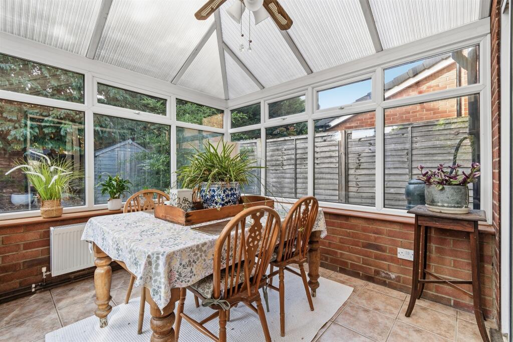 House in South Kesteven, Stamford - More