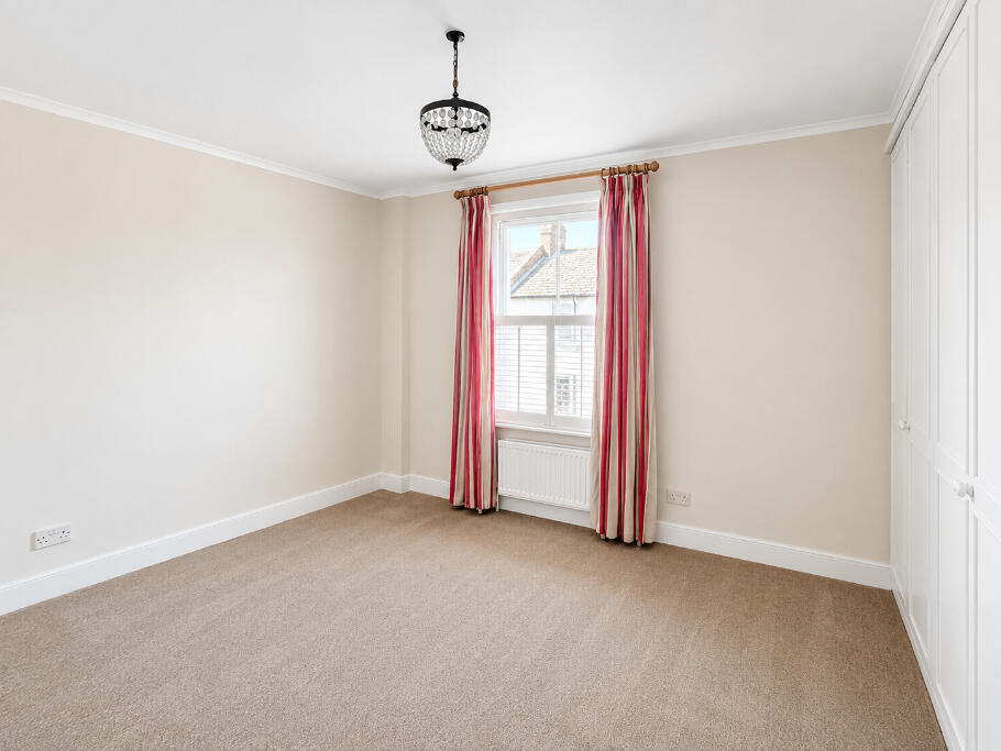 House in Southampton - More