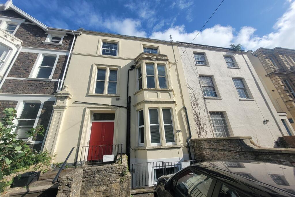 Main image of property: 3 bedroom Terraced Flat in Clifton