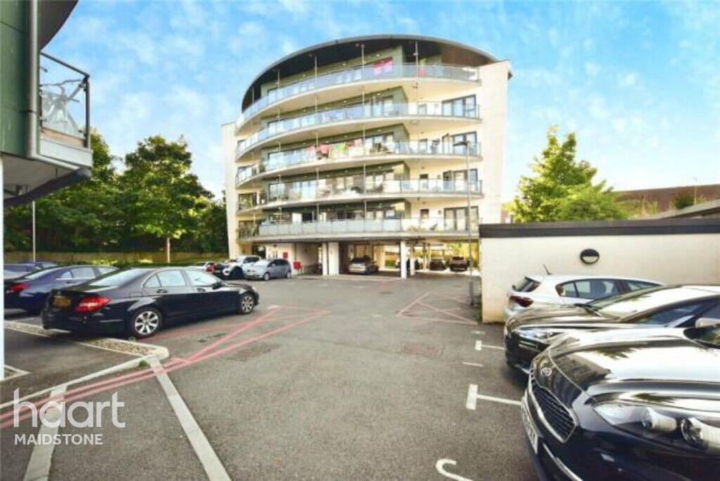 2-bed flat on Tovil, Maidstone, £260,000