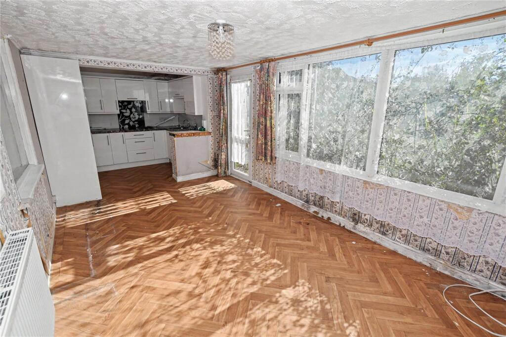 House in Chelmsford, South Woodham Ferrers - More