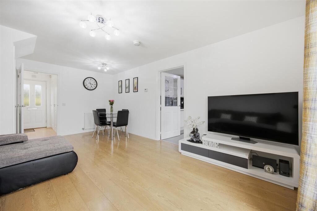 House in Lenzie, Barleybank - More