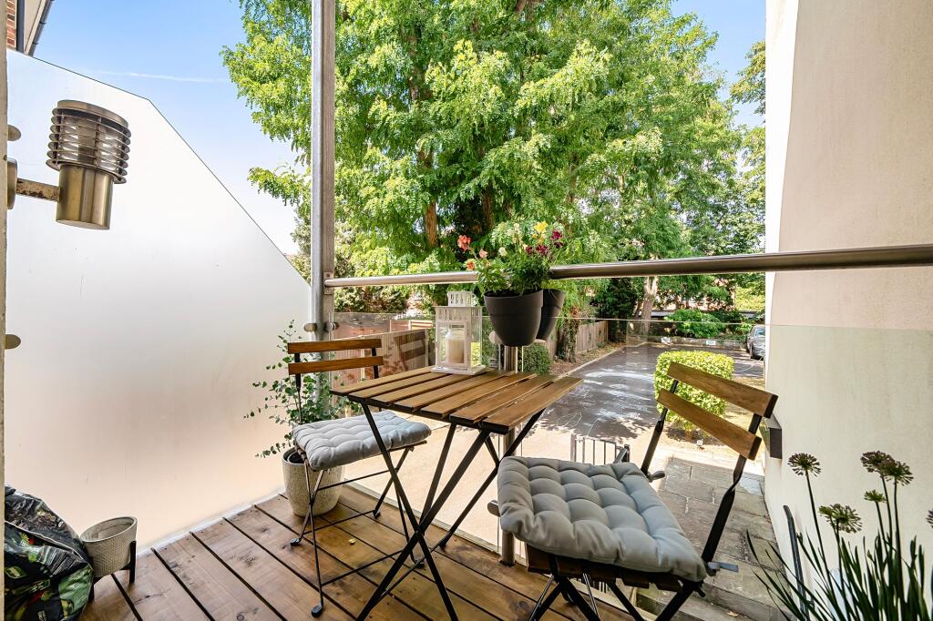 Apartment in London, Surbiton - View 3