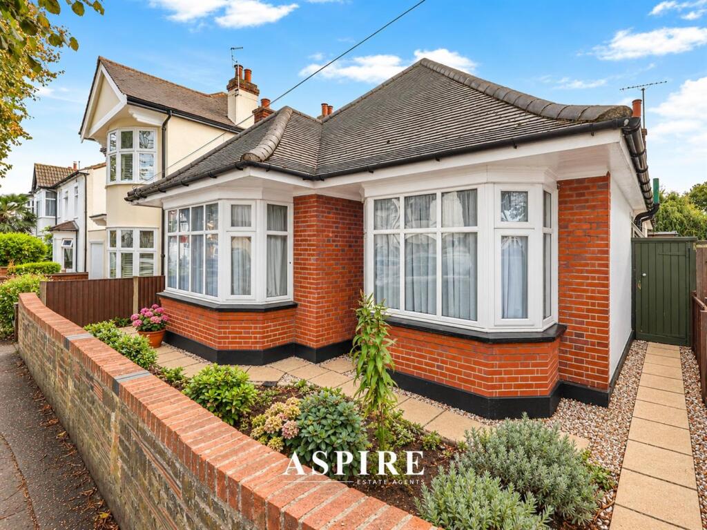 St. Johns Road, Westcliff-On-Sea photo 2