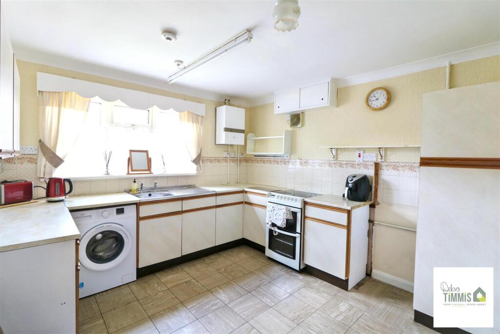 House in Stoke-on-Trent - View 4