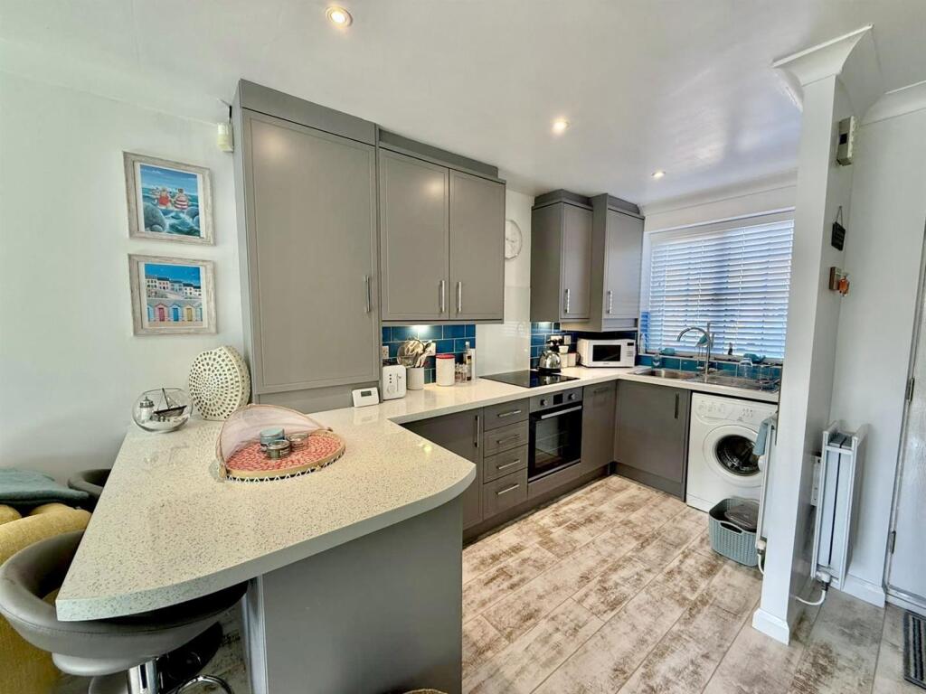 Stephenson Close, Conwy photo 4