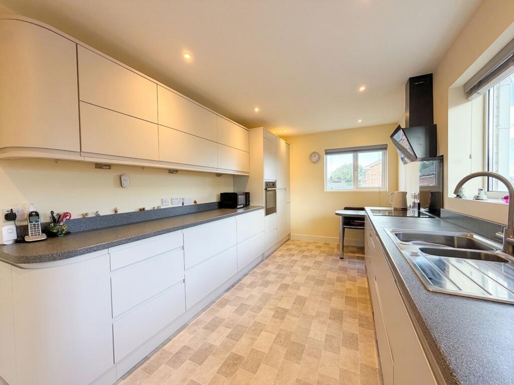 Windsor Drive, Grantham, NG31 photo 2